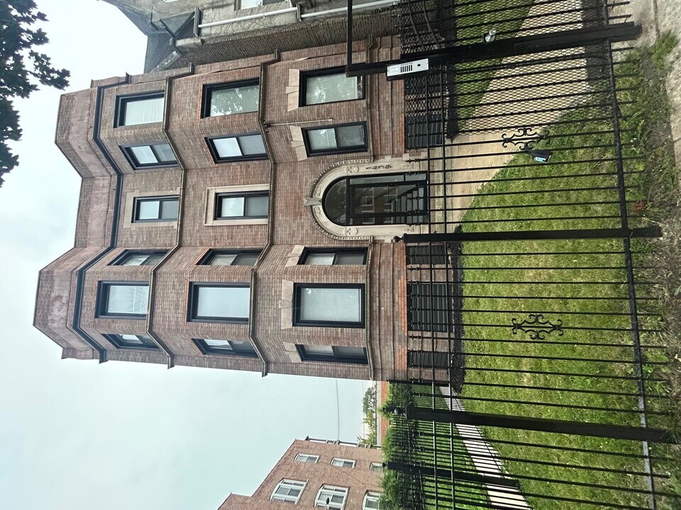 1439 E 66th Pl in Chicago, IL - Building Photo