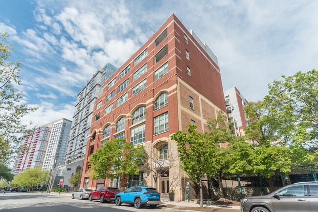 property at 2001 S Calumet Ave