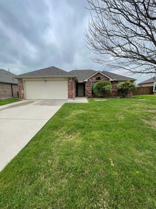 property at 2104 Oakridge Dr