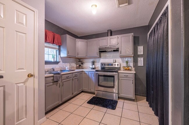 property at 305 N Ennis St