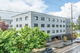 Powellhurst Place in Portland, OR - Building Photo - Building Photo