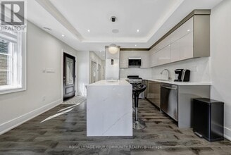 8 Fraserton Crescent in Toronto, ON - Building Photo - Building Photo