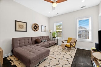 2338 W 18th Pl, Unit Unit 2 in Chicago, IL - Building Photo - Building Photo