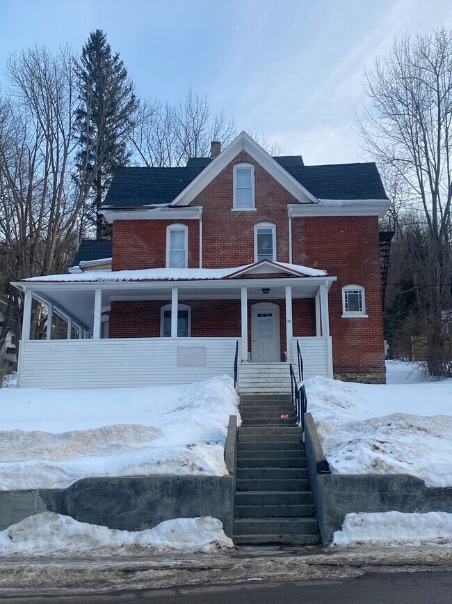 35 W University St Apartments and Nearby Alfred Apartments For Rent