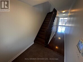 2187-2187 Fiddlers Way in Oakville, ON - Building Photo - Building Photo