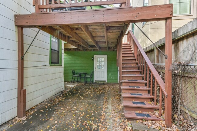 property at 402 Bomar St