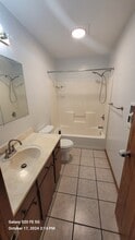 309 Ash Ct, Unit C in Dekalb, IL - Foto de edificio - Building Photo