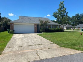 3129 Border Creek Dr in Crestview, FL - Building Photo