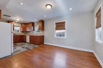 4527 Capitol Ave in Dallas, TX - Building Photo - Building Photo