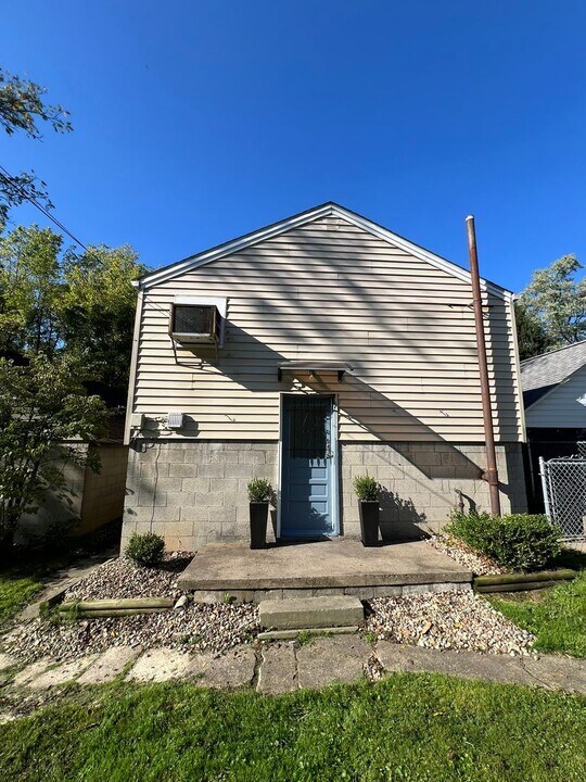 402 N 6th Ave in Butler, PA - Building Photo