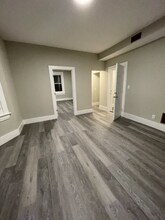 1715 Kinney Ave, Unit 2 in Cincinnati, OH - Foto de edificio - Building Photo