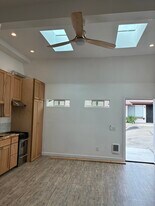 1327 Hygeia Ave in Encinitas, CA - Building Photo