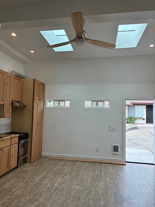 1327 Hygeia Ave in Encinitas, CA - Building Photo