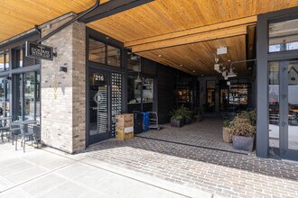 Shared Roof Project in Seattle, WA - Foto de edificio - Building Photo