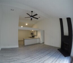 9211 Golden Meadow Dr in Houston, TX - Building Photo - Building Photo