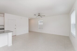 17895 Blissful Stars Dr in Lutz, FL - Foto de edificio - Building Photo