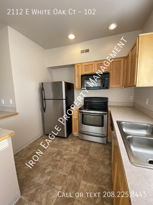 property at 2112 E White Oak Ct
