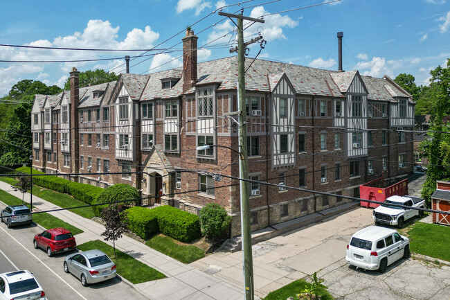 2200 Scottwood Ave in Toledo, OH - Building Photo - Building Photo