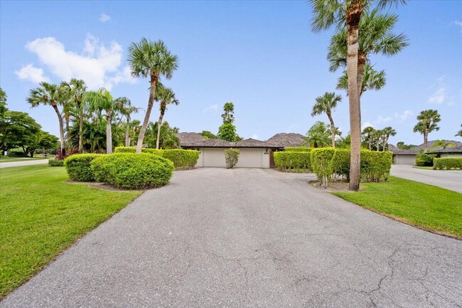 11876 Pebblewood Dr in Wellington, FL - Building Photo - Building Photo
