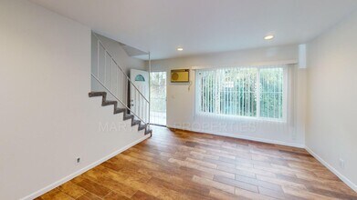 2101 S Pacific Ave in Santa Ana, CA - Building Photo - Building Photo