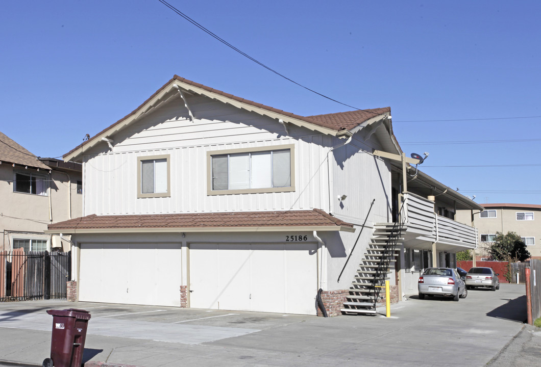 25186 Muir St in Hayward, CA - Building Photo