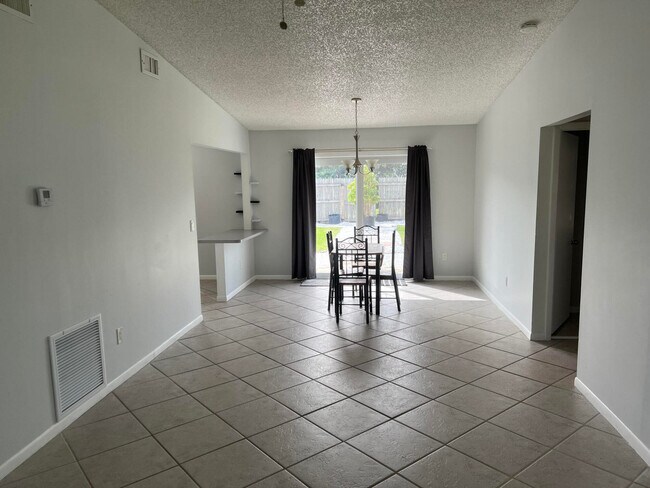 5282 Canal Cir W in Greenacres, FL - Building Photo - Building Photo