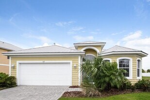 569 Bimini Bay Blvd in Apollo Beach, FL - Building Photo