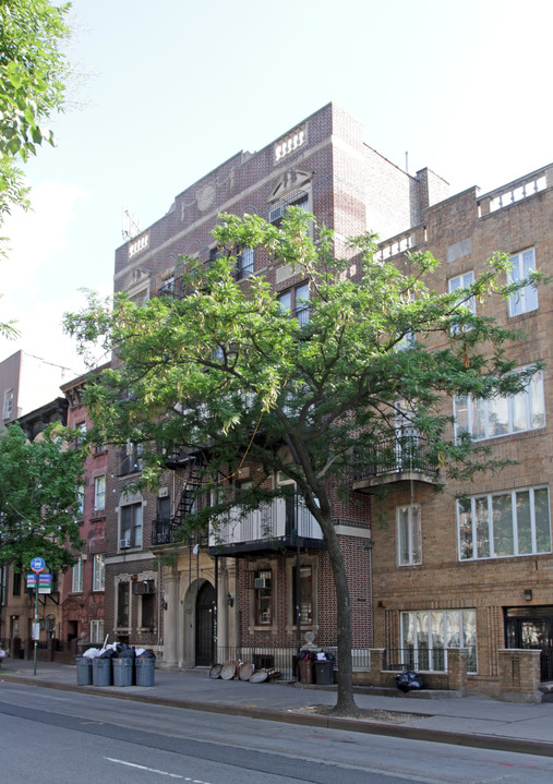 555 Bedford Ave in Brooklyn, NY - Foto de edificio