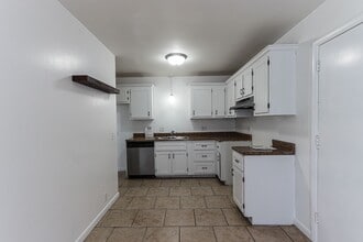 1220 Lincoln Park Dr in Evansville, IN - Building Photo - Building Photo