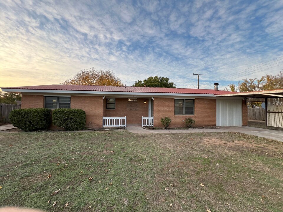 1615 Ave F in Abernathy, TX - Building Photo