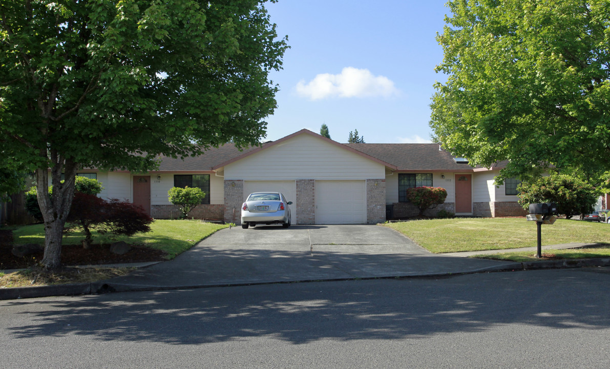 1330-1332 SW 28th St in Troutdale, OR - Building Photo