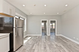 3813 N Cicero Ave, Unit 2 in Chicago, IL - Building Photo - Building Photo