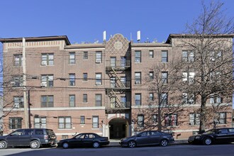 102-43 Corona Avenue in Flushing, NY - Foto de edificio - Building Photo