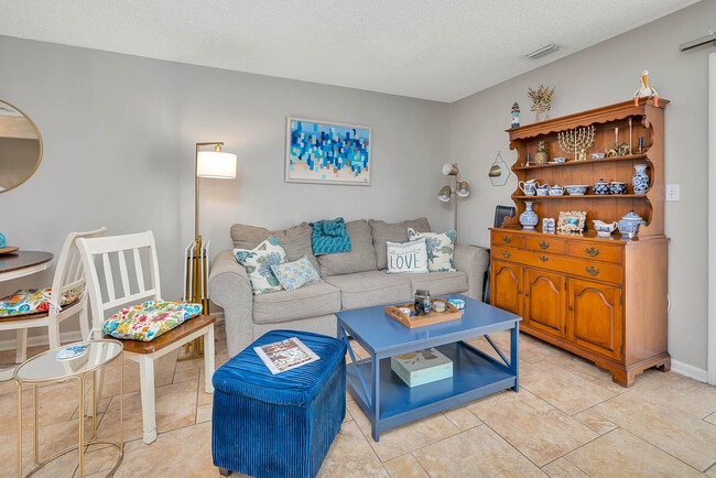 132 S Island Square Dr in St. Simons Island, GA - Building Photo - Building Photo