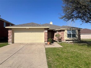 2004 Clinton Dr in McKinney, TX - Building Photo - Building Photo
