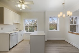 1507 Dobson St, Unit Unit 3 in Evanston, IL - Building Photo - Building Photo