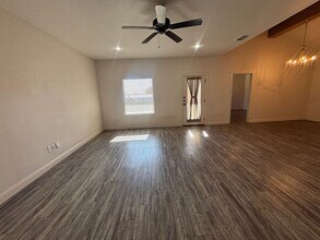 2013 102nd St in Lubbock, TX - Building Photo - Building Photo