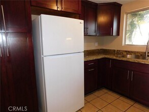 101 W Olive Ave-Unit -B in La Habra, CA - Building Photo - Building Photo