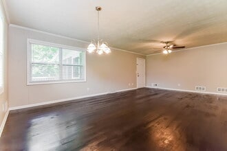 391 Rock Meadow Dr in Stone Mountain, GA - Foto de edificio - Building Photo