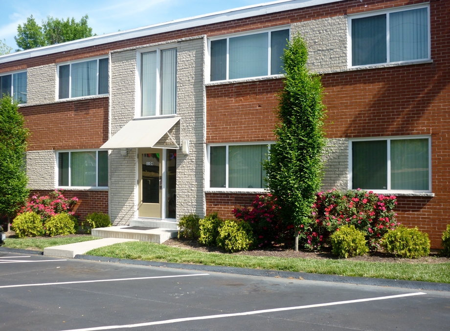 Olive Pointe Apartments in Olivette, MO - Foto de edificio