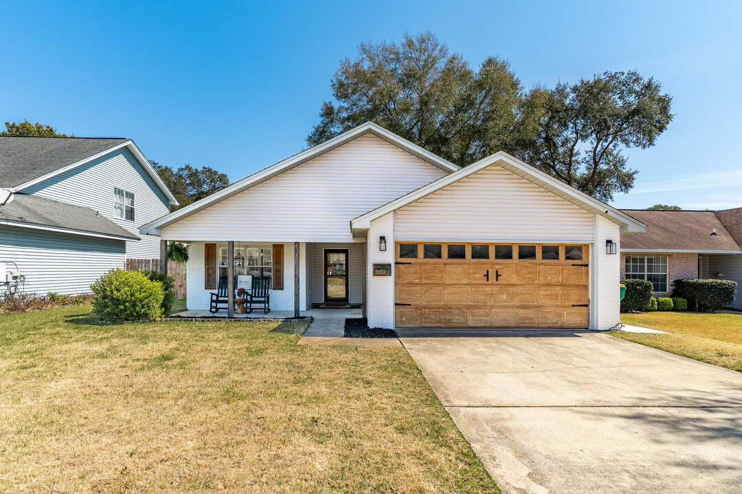 125 Wright Cir in Niceville, FL - Building Photo