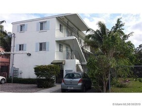 3680 Oak Ave in Miami, FL - Building Photo - Building Photo