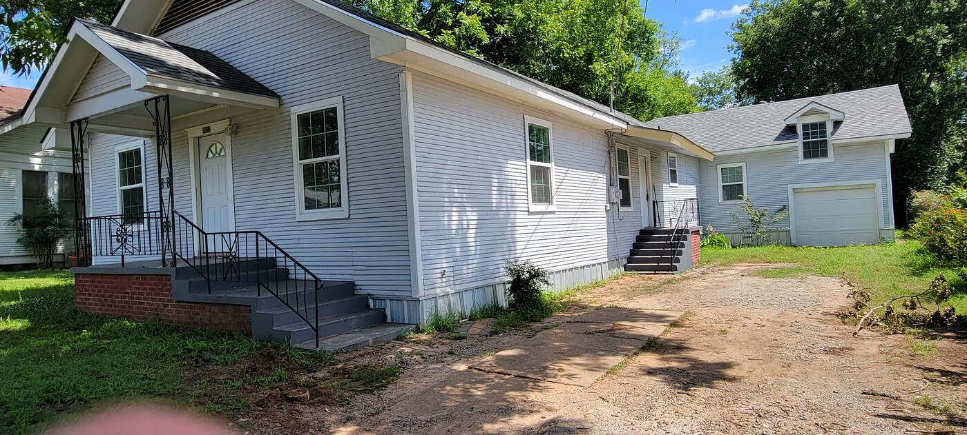 1002 Morrison St in Marshall, TX - Building Photo