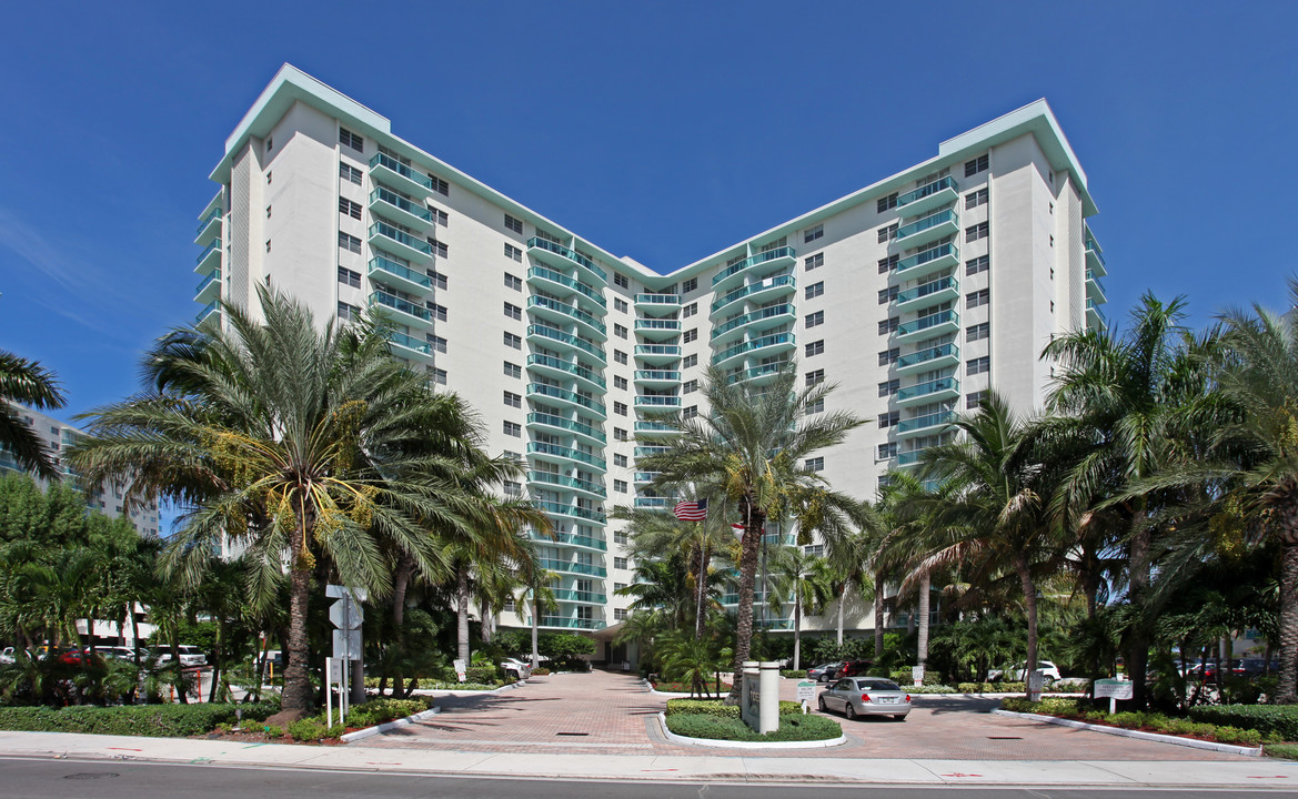 The Tides in Hollywood, FL - Building Photo