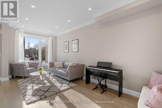 206 Bur Oak Ave in Markham, ON - Building Photo - Building Photo
