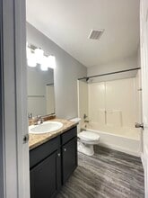 Landings on 6th in McAllen, TX - Foto de edificio - Building Photo