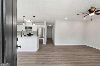 823 Humphries St SW in Atlanta, GA - Building Photo - Building Photo