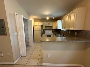1261 SE 31st Ct in Homestead, FL - Foto de edificio - Building Photo