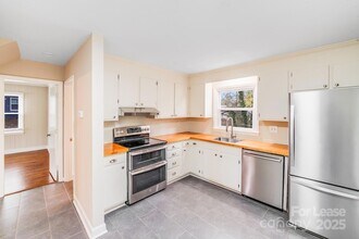 5001 Vescova Ct in Charlotte, NC - Building Photo - Building Photo