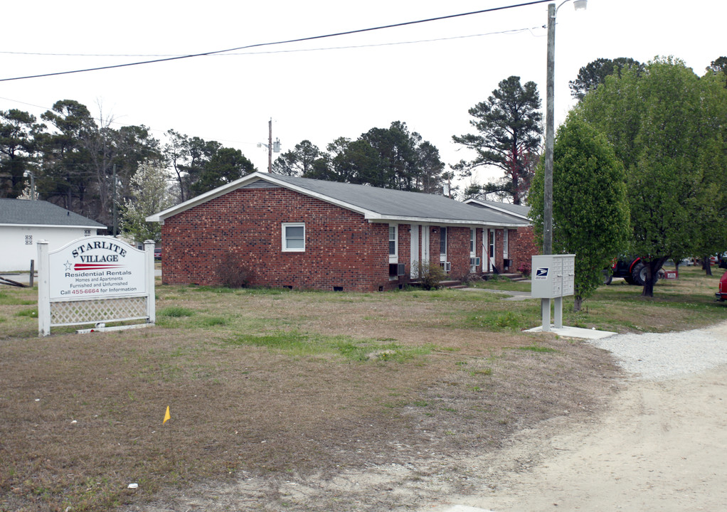 Starlight Village in Jacksonville, NC - Building Photo